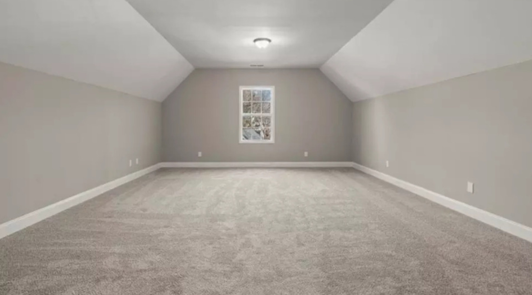Empty bonus room before design